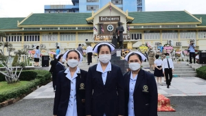 โรงพยาบาลมะเร็งชลบุรี ร่วมพิธีวางพวงมาลาถวายสักการะพระราชานุสาวรีย์ สมเด็จพระมหิตลาธิเบศร อดุลยเดชวิกรม พระบรมราชชนก